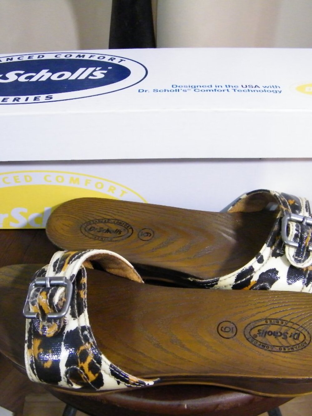 Sandal w/ leopard belt   Dr.  Scholl's  Sz. 6 Still in box